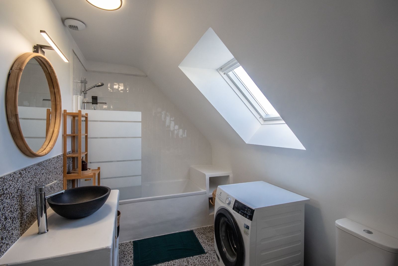 Salle de bain à l’étage avec rangements