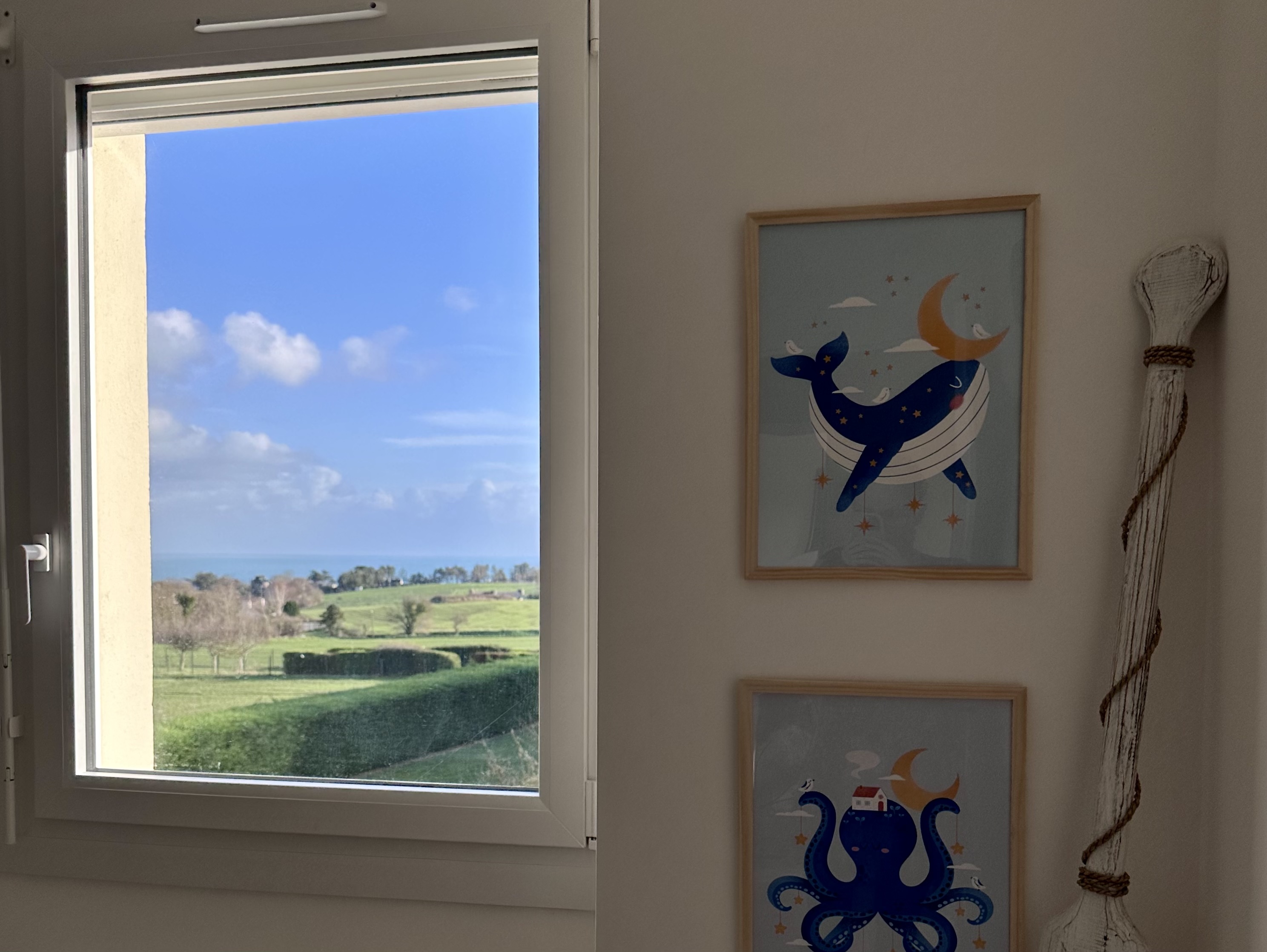 Chambre 3 : une vue mer partielle